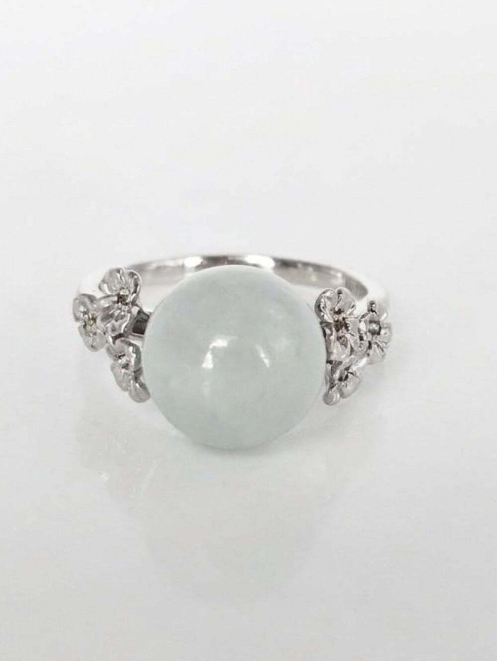 Natural Carved Jade Orb With Detailed Floral Pattern Sterling Silver Ring Size 9